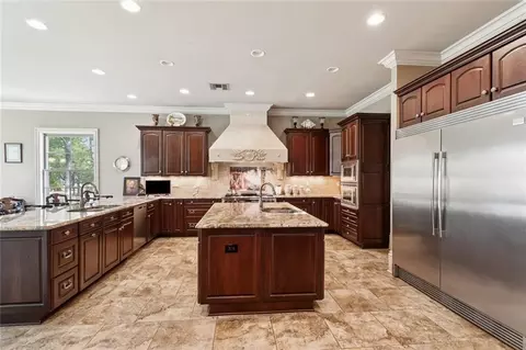 Kitchen - 408 W Chase Ct, Mandeville, LA 70448 photo 2 of 5