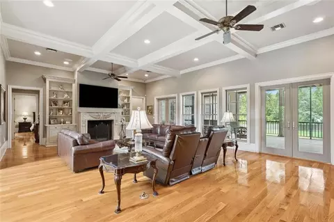 Living - 408 W Chase Ct, Mandeville, LA 70448 photo 4 of 6