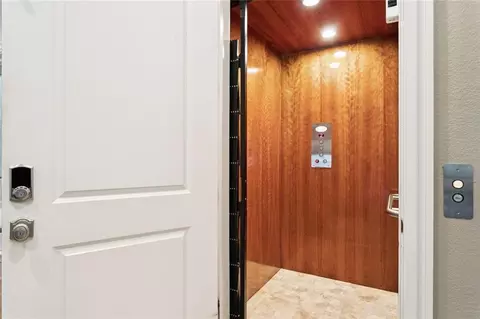 Entry Way - 408 W Chase Ct, Mandeville, LA 70448 photo 3 of 4
