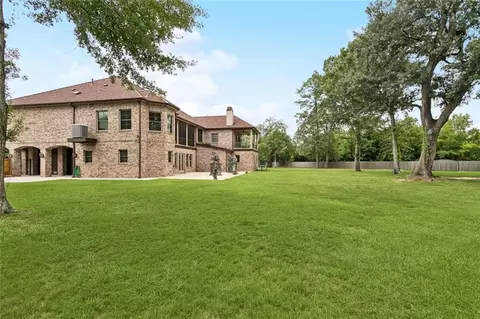 Exterior - 408 W Chase Ct, Mandeville, LA 70448 photo 8 of 13