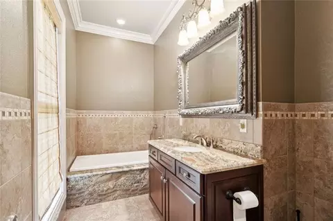 Bath - 408 W Chase Ct, Mandeville, LA 70448 photo 3 of 4