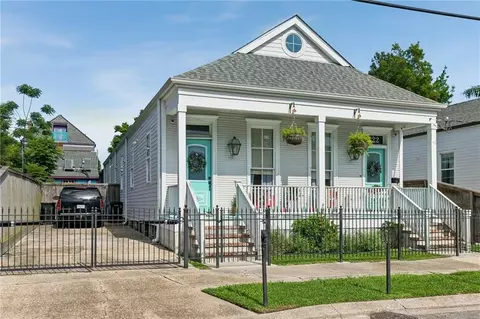 322 Arabella St, New Orleans, LA 70115