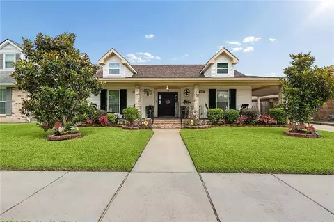 2804 Moss Ln, Violet, LA 70092
