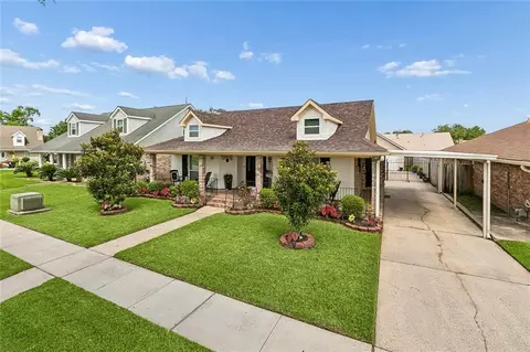 2804 Moss Ln, Violet, LA 70092