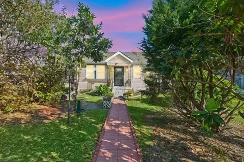 221 W Urquhart St, Chalmette, LA 70043