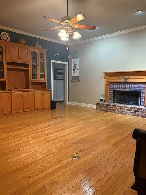 Living - 111 E Killarney Dr, Thibodaux, LA 70301 photo 1 of 1