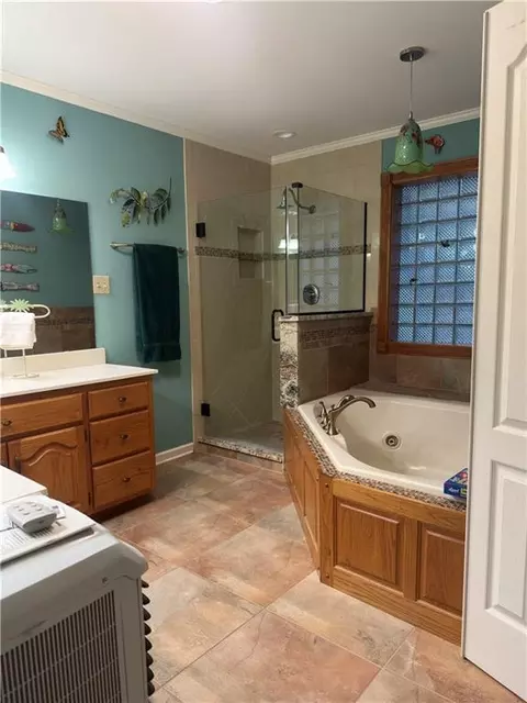 Bath - 111 E Killarney Dr, Thibodaux, LA 70301 photo 1 of 2
