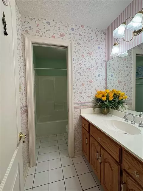 Bath - 111 E Killarney Dr, Thibodaux, LA 70301 photo 2 of 2