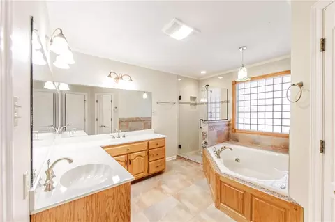 Bath - 111 E Killarney Dr, Thibodaux, LA 70301 photo 1 of 2