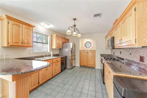 Kitchen - 111 E Killarney Dr, Thibodaux, LA 70301 photo 1 of 1
