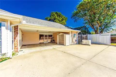Exterior - 111 E Killarney Dr, Thibodaux, LA 70301 photo 2 of 4