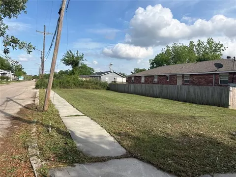 2945 Feliciana St, New Orleans, LA 70126