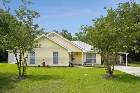 24664 Esquinance St, Lacombe, LA 70445