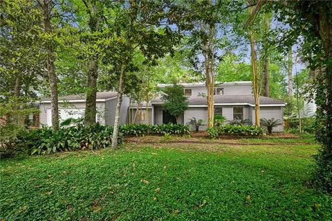 225 Evergreen Dr, Mandeville, LA 70471
