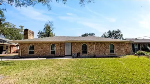 411 Schlief Dr, Belle Chasse, LA 70037
