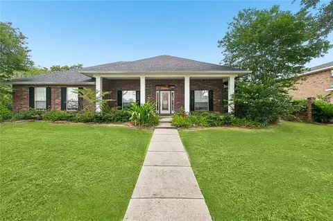 3809 Lake Winnipeg Dr, Harvey, LA 70058