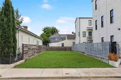 3423 Chartres St, New Orleans, LA 70117