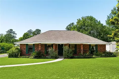 912 Beau Chene Dr, Mandeville, LA 70471