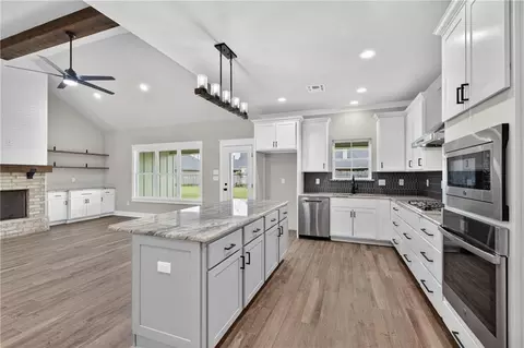 Kitchen - 127 Sitka Loop, Haughton, LA 71037 photo 3 of 3