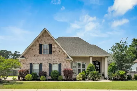 1267 Avenue Du Chateau Dr, Covington, LA 70433