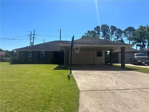 122 Ducayet Dr, Destrehan, LA 70047