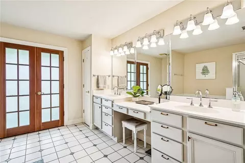 Bath - 18120 Cusachs Dr, Covington, LA 70433 photo 2 of 5