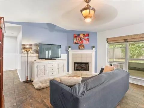 Living - 544 Huseman Ln, Covington, LA 70435 photo 2 of 3