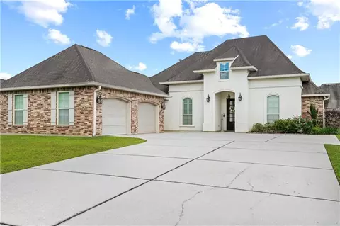 2473 Dixie Dr, Covington, LA 70435