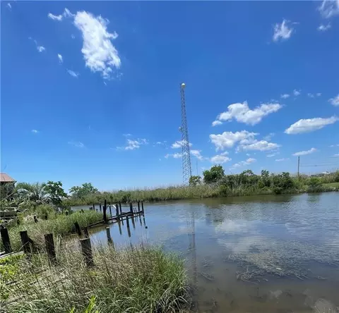 4897 Pontchartrain Dr, Slidell, LA 70458