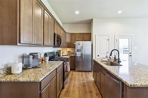 Kitchen - 20459 Cornerstone Rd, Hammond, LA 70401 photo 2 of 2