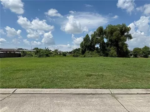 20 Mary Ann Pl, Gretna, LA 70053