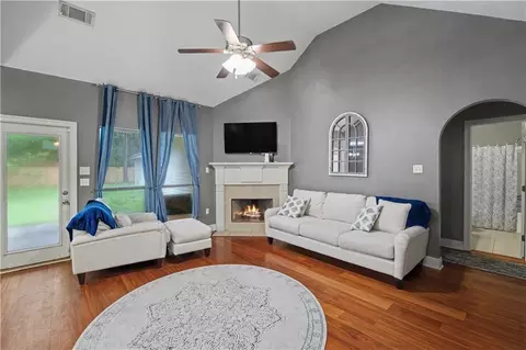 Living - 70360 Menuet Rd, Mandeville, LA 70471 photo 2 of 3
