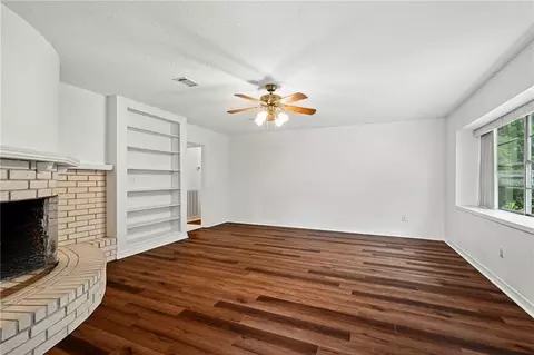 Living - 417 Pine Forest Dr, Slidell, LA 70458 photo 4 of 4