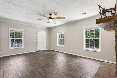 Living - 75451 Beverly Dr, Covington, LA 70435 photo 2 of 3