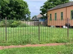 458 Flood St, New Orleans, LA 70117