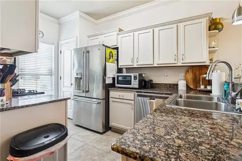 Kitchen - 189 Emerald Oaks Dr, Covington, LA 70433 photo 2 of 2