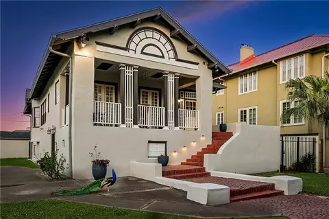 8333 Pritchard Pl, New Orleans, LA 70118