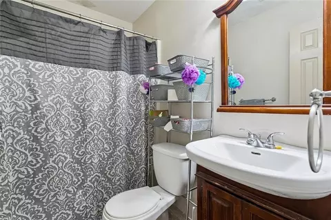 Bath - 2411 Jay St, Slidell, LA 70460 photo 1 of 2