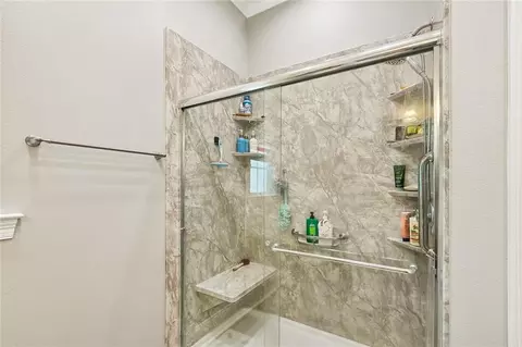 Bath - 716 Luling Ave, Luling, LA 70070 photo 2 of 3