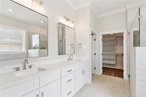Bath - 72669 Robindale Dr, Covington, LA 70435 photo 1 of 3