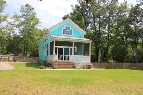29284 Rouville Rd, Lacombe, LA 70445