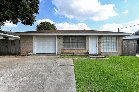 10 Maple Ln, Gretna, LA 70053