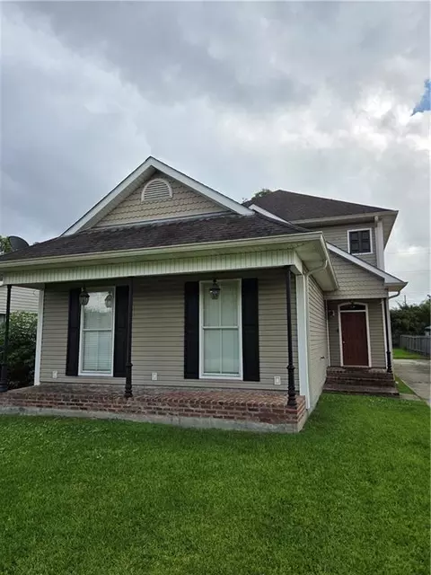 5047 Oak St, Marrero, LA 70072