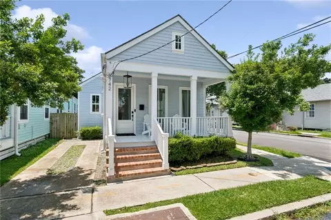 8742 Jeannette St, New Orleans, LA 70118