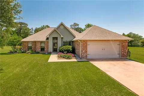 18338 Red Wolf Trl, Loranger, LA 70446