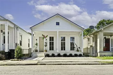 5108 Laurel St, New Orleans, LA 70115