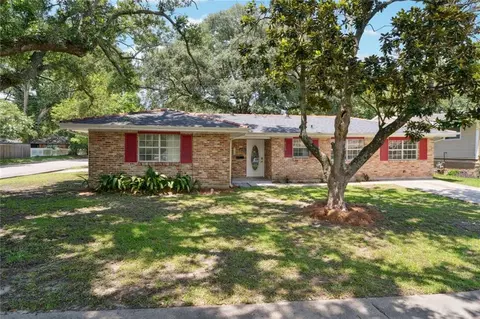 6200 Stratford Pl, New Orleans, LA 70131