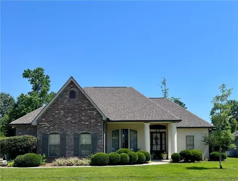 1228 Avenue De Chateau St, Covington, LA 70433