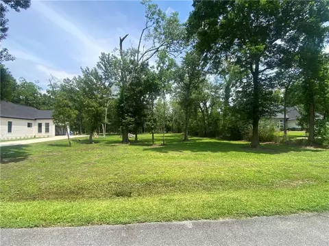 16 Arbor Ln, New Orleans, LA 70131
