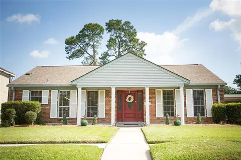 2145 Leslie St, Gretna, LA 70056